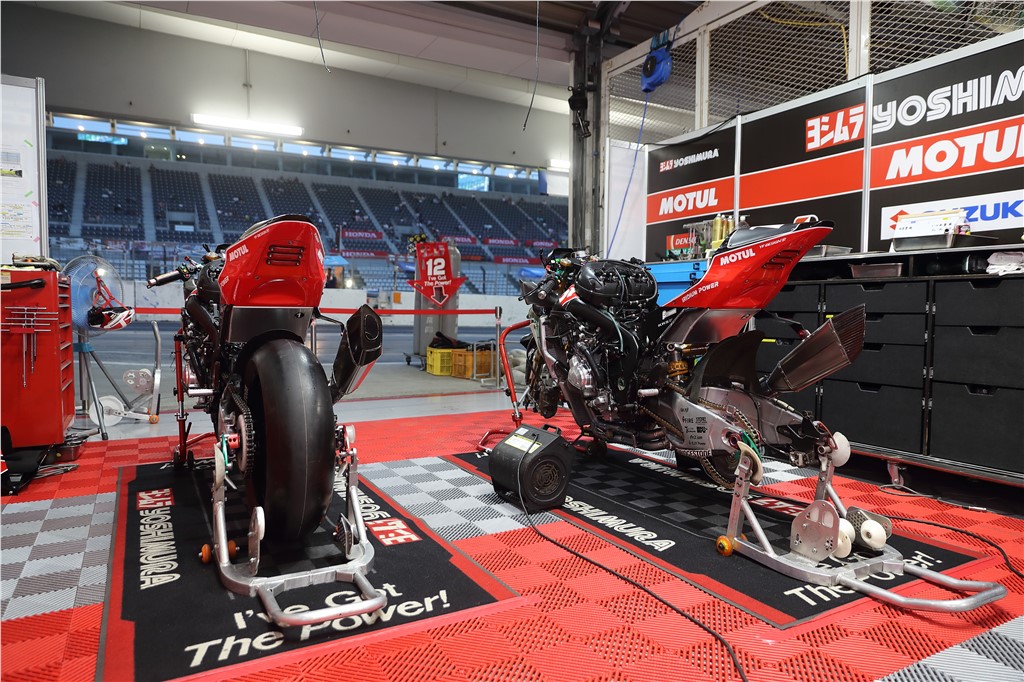 Genuine YOSHIMURA Motorcycle Garage Mat 220cm x 100cm- Panigale V4
